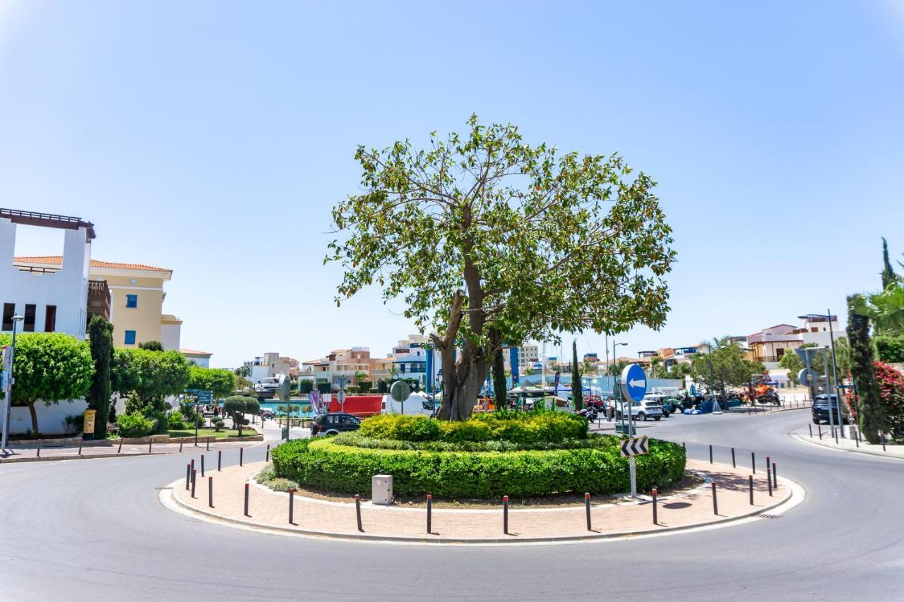 Limassol Marina Nereids D22 By Ezoria Villas エクステリア 写真